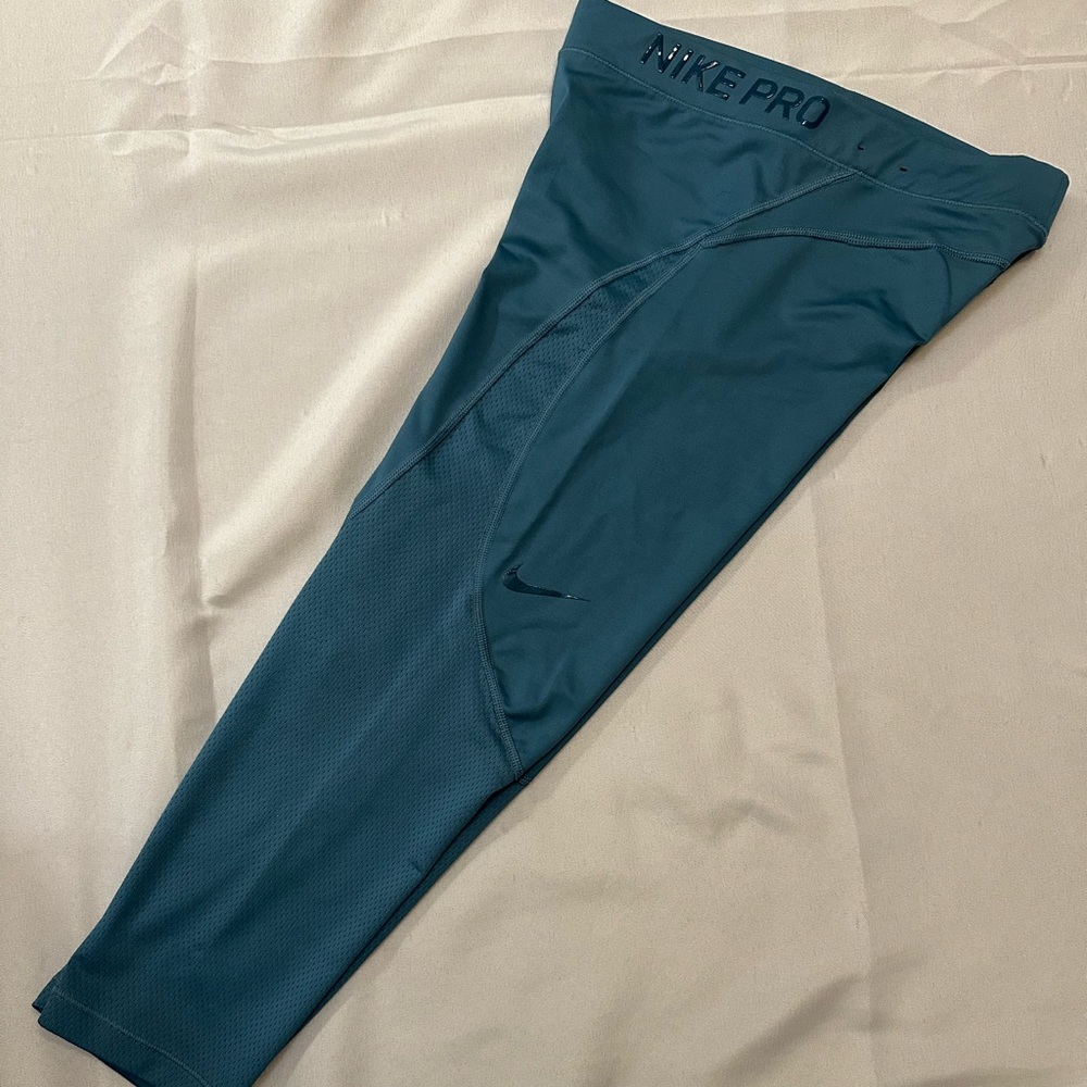 Nike Pro Hypercool Capri Workout Leggings Size S